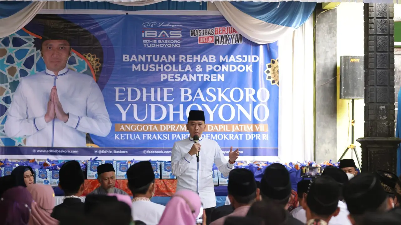 Ketua Fraksi Partai Demokrat DPR RI Edhie Baskoro Yudhoyono saat safari Ramadhan di Pacitan. (Ist).