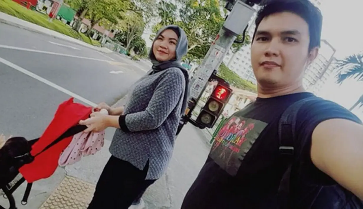 Usai menjadi bintang tamu di kawasan Kapten Tendean, Jakarta Selatan Kamis (9/11/2017) Aldi Taher mengaku telah pisah rumah dengan istrinya sejak sebulan belakangan. (Instagram/alditaher.official)