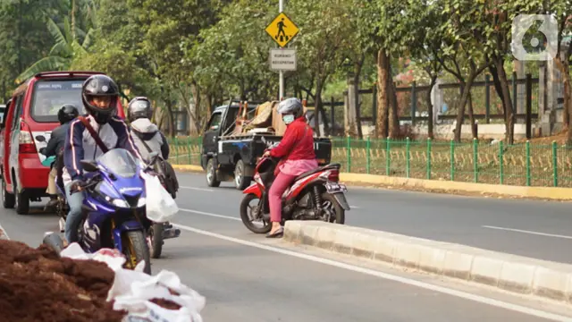 Minim Pengawasan, Pemotor Bebas Lawan Arah di Lenteng Agung