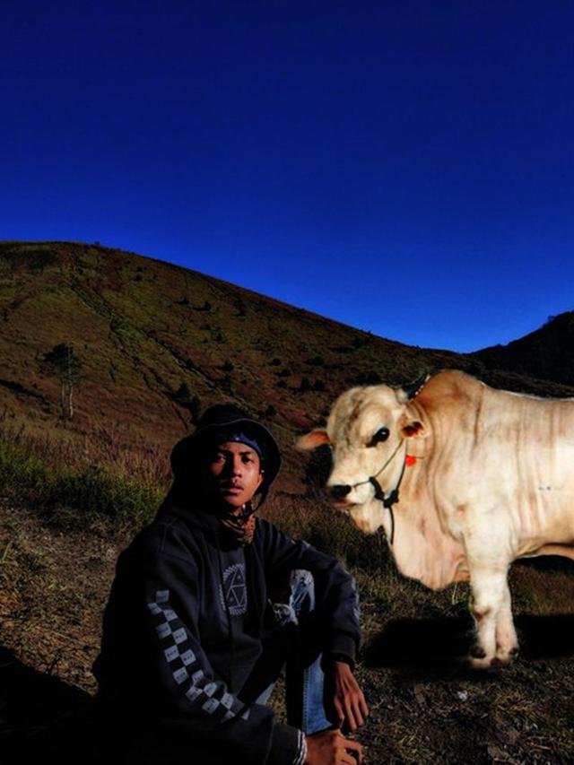 Pria Ini Minta Fotonya Diedit Lebih Bagus, 6 Hasilnya Bikin Senyum Sendiri