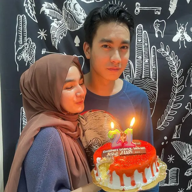 6 Momen Ulang Tahun Istri Evan Marvino, Pertama Kali Rayakan Bareng Suami