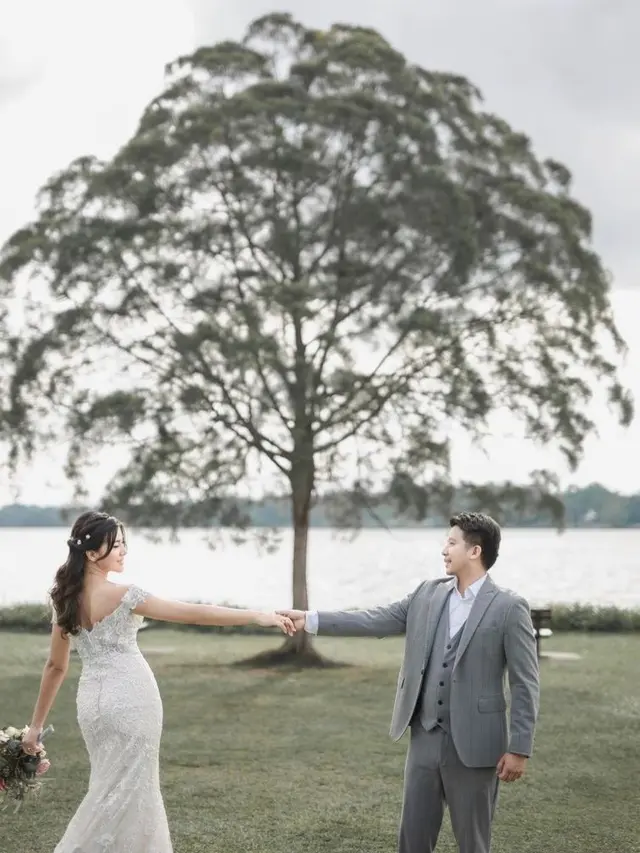 Dita Fakhrana Tampil Cantik Kenakan Dua Gaun Pengantin Berbeda saat Menikah di Singapura