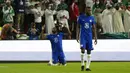 Pemain Chelsea Romelu Lukaku (kiri) melakukan selebrasi usai mencetak gol ke gawang Palmeiras pada pertandingan sepak bola final Piala Dunia Antarklub di Stadion Mohammed Bin Zayed, Abu Dhabi, Uni Emirat Arab, 12 Februari 2022. Chelsea menang 2-1. (AP Photo/Hassan Ammar)