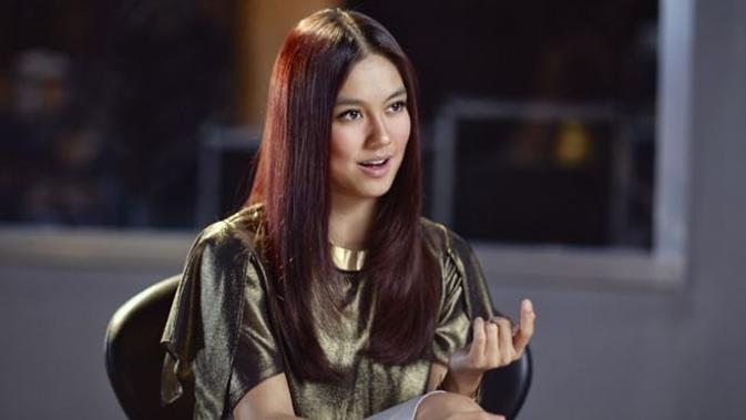 Gaya Kekinian Agnes Monica Rambut Pendek Abu Abu Yang Ekspresif Lifestyle Liputan6 Com