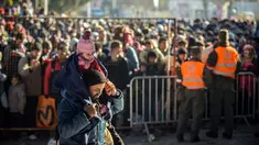 Ribuan migran yang berusaha masuk ke Eropa barat. (AFP PHOTO/RENE GOMOLJ)