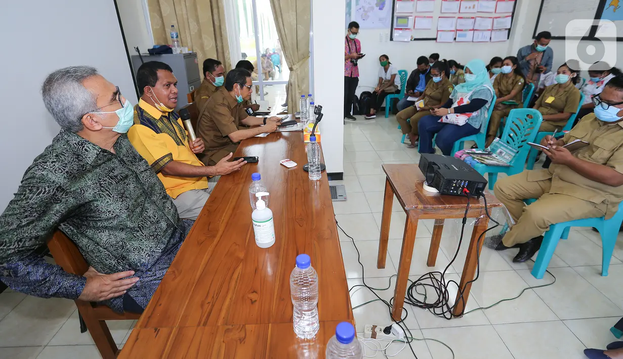 Wakil Komisi IX DPR Melkiades Laka Lena memberikan sambutan pada peresmian Stunting CoE di Puskesmas Labuan Bajo, NTT, Senin (23/11/2020). Stunting CoE yang didanai Roche Indonesia dirancang untuk menjadi pusat pelatihan dan inovasi untuk menurunkan angka stunting. (Liputan6.com/HO)