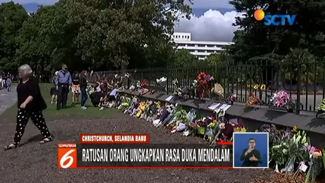 Untuk mengungkapkan duka atas teror di Masjid Al Noor, Christchurch, warga Selandia Baru tabur bunga di rumah sakit tempat korban jalani perawatan.