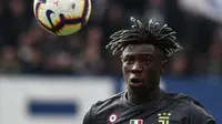 Penyerang Juventus, Moise Kean, berhasil mencetak satu gol saat timnya kalah 1-2 dari SPAL dalam laga pekan ke-32 Serie A, di Stadio Paolo Mazza, Sabtu (13/4/2019). (AFP/Isabella Bonotto)