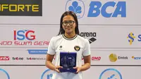 Adelia Chantika Aulia menjadi atlet terbaik kelompok umur putri pada ajang Indonesia Open Aquatic Championships (IOAC) 2025 yang diadakan di di Stadion Akuatik Gelora Bung Karno (GBK), Senayan, Jakarta. (Bola.com/Abdul Aziz)