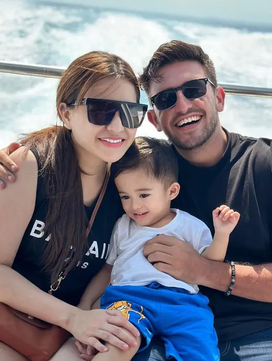 Melalui akun instagramnya, Ladislao tampak dekat dengan anak Nathalie dan Sule tersebut. Tampak beberapa potret bersama di bagikan di akun instagramnya. [Instagram/ladislao_9]