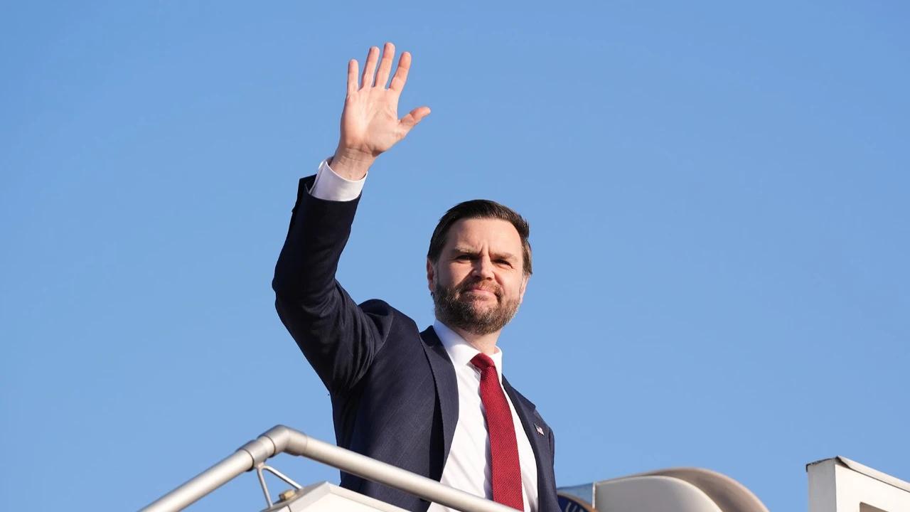 FOTO: JD Vance tinggalkan Islamabad usai perundingan Iran buntu