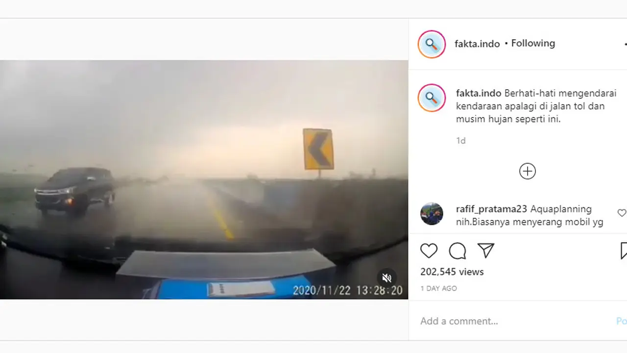 Saat melaju dengan kecepatan cukup tinggi, mobil MPV tersebut kehilangan kendali dan tergelincir.