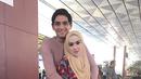 Kemesraan pasangan Lucky Hakim dan Tiara Dewi begitu terlihat setelah meresmikan hubungannya pada Januari 2017. Ditambah lagi kabar bahwa pasangan pemain sinetron dan Anggota DPR itu hanya settingan belaka. (Instagram/tiaradewireal)