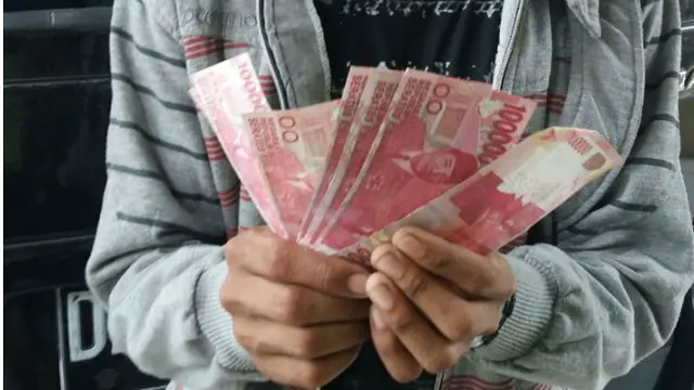 Pemuda Mengibuli Polisi di Sidrap, Sulawesi Selatan