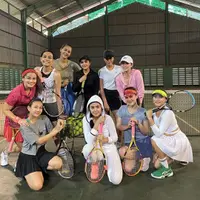 Berlatih tenis bersama, Ashanty, Titi Kamal, Ussy, dan selebritas lainnya kompak bergaya sporty di lapangan. (Foto: Instagram/ Paula Verhoeven)