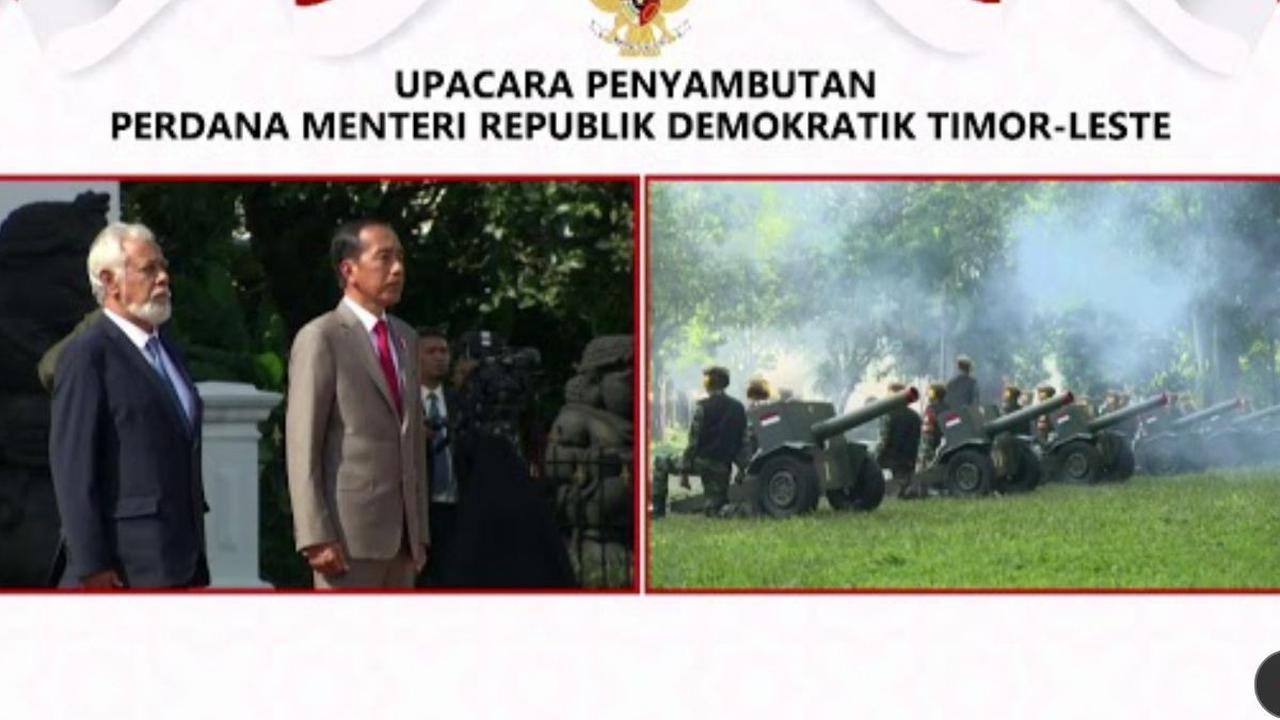 Keduanya pun saling menjabat tangan dan memberikan salam hormat.