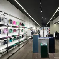 Fred Perry yang baru saja memperkenalkan konsep baru di store/dok. Fred Perry