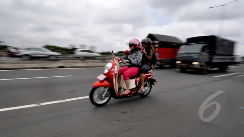 Danau Sunter Meluap, Pengendara Motor Masuk Tol Sunter