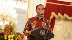 Presiden Joko Widodo melakukan konferensi pers usai bertemu dengan Pansel KPK, Jakarta, Senin (25/5/2015). Jokowi meminta Pansel untuk memilih calon pimpinan KPK yang kredibel, berintegritas dan dipercaya masyarakat. (Liputan6.com/Faizal Fanani)