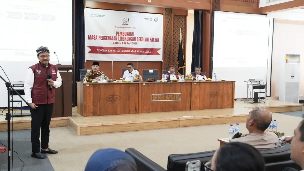 Menteri Sosial Saifullah Yusuf (Mensos Gus Ipul) membuka Masa Pengenalan Lingkungan Sekolah (MPLS) di Sekolah Rakyat Menengah Atas (SRMA) 34 Kabupaten Lebak, Banten.