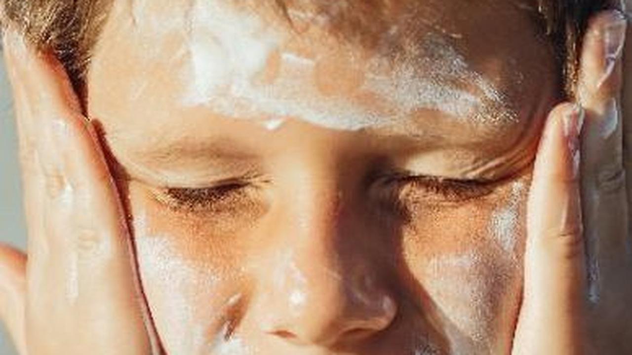 Pengaplikasian dan Efek Samping Sunscreen<br>
