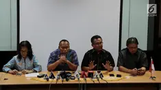 Sekretaris Umum PGI Pendeta Gomar Gultom merespons peristiwa pemboman tiga gereja di Surabaya, di Gedung Graha Oikoumene, Jakarta, Minggu (13/5). PGI meminta kepolisian meningkatkan keamanan di gereja-gereja di Indonesia. (Merdeka.com/Iqbal S. Nugroho)