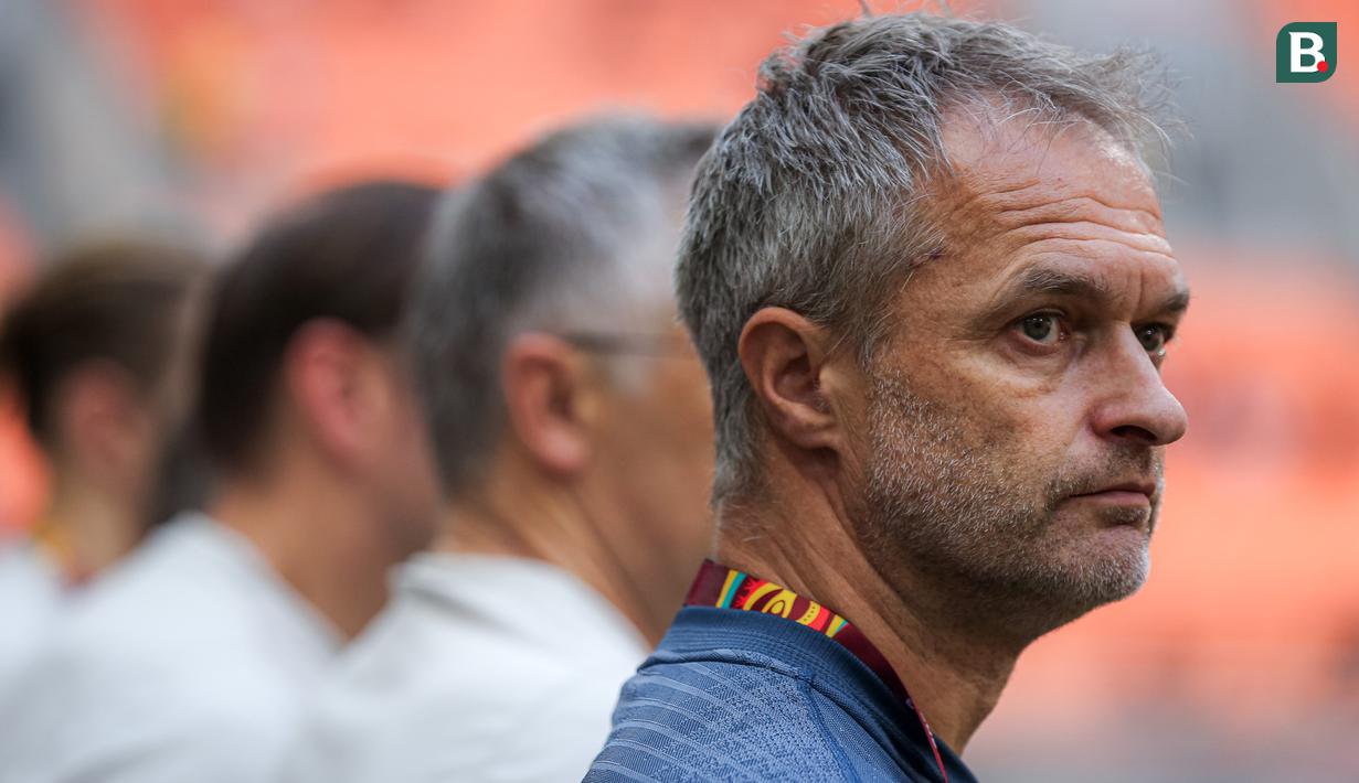 <p>Pelatih&nbsp;Timnas Jerman U-17, Christian Wueck (kanan)&nbsp;saat pertandingan Grup F Piala Dunia U-17 2023 melawan Timnas Venezuela U-17 yang berlangsung di Jakarta International Stadium (JIS), Jakarta, Sabtu (18/11/2023). (Bola.com/Bagaskara Lazuardi)</p>