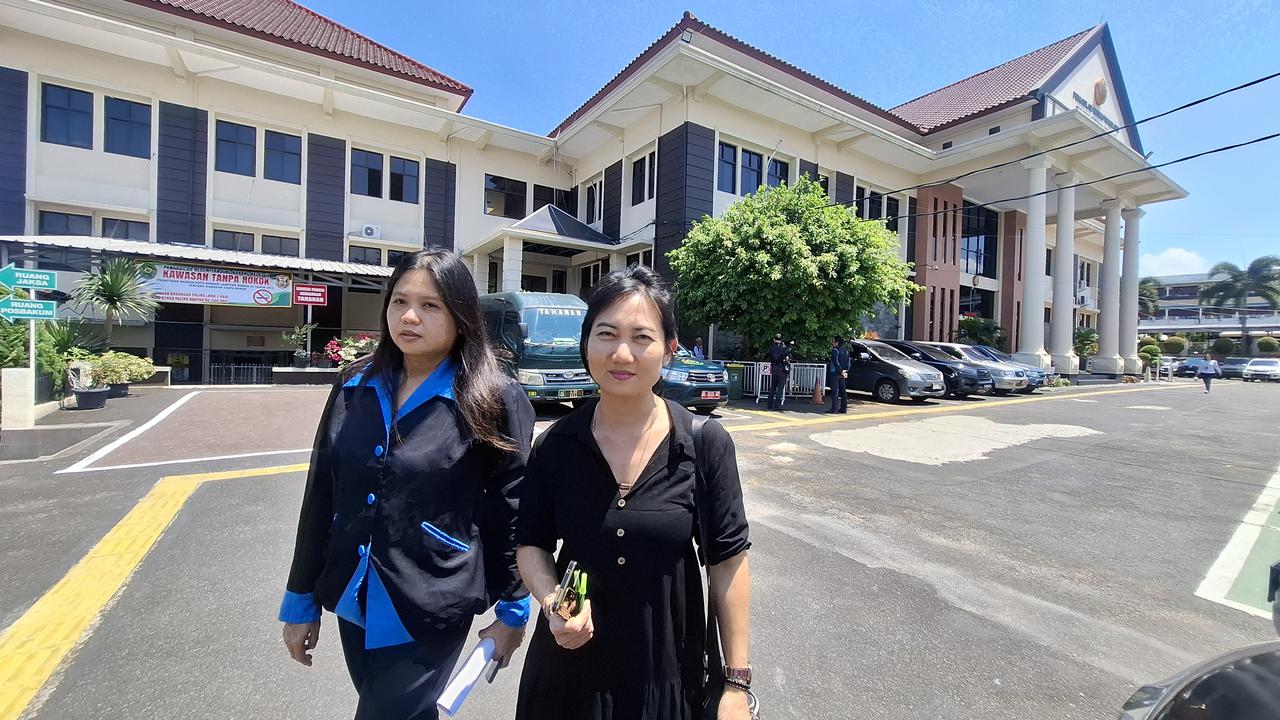 Korban Innawati menuntut keadilan atas kerugian yang dialaminya atas penipuan yang dilakukan karyawannya di PN Tanjungkarang, Bandar Lampung