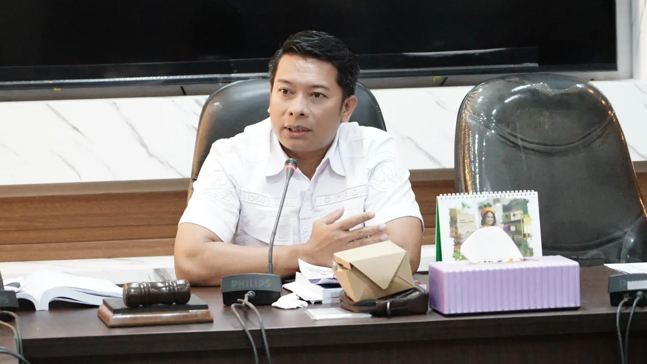 Anggota Komisi II DPRD Kota Sukabumi dari Fraksi PKS, Inggu Sudeni, menyampaikan bahwa pihaknya menerima sejumlah laporan dari warga mengenai buruknya mutu pengerjaan proyek jalan. (Istimewa)