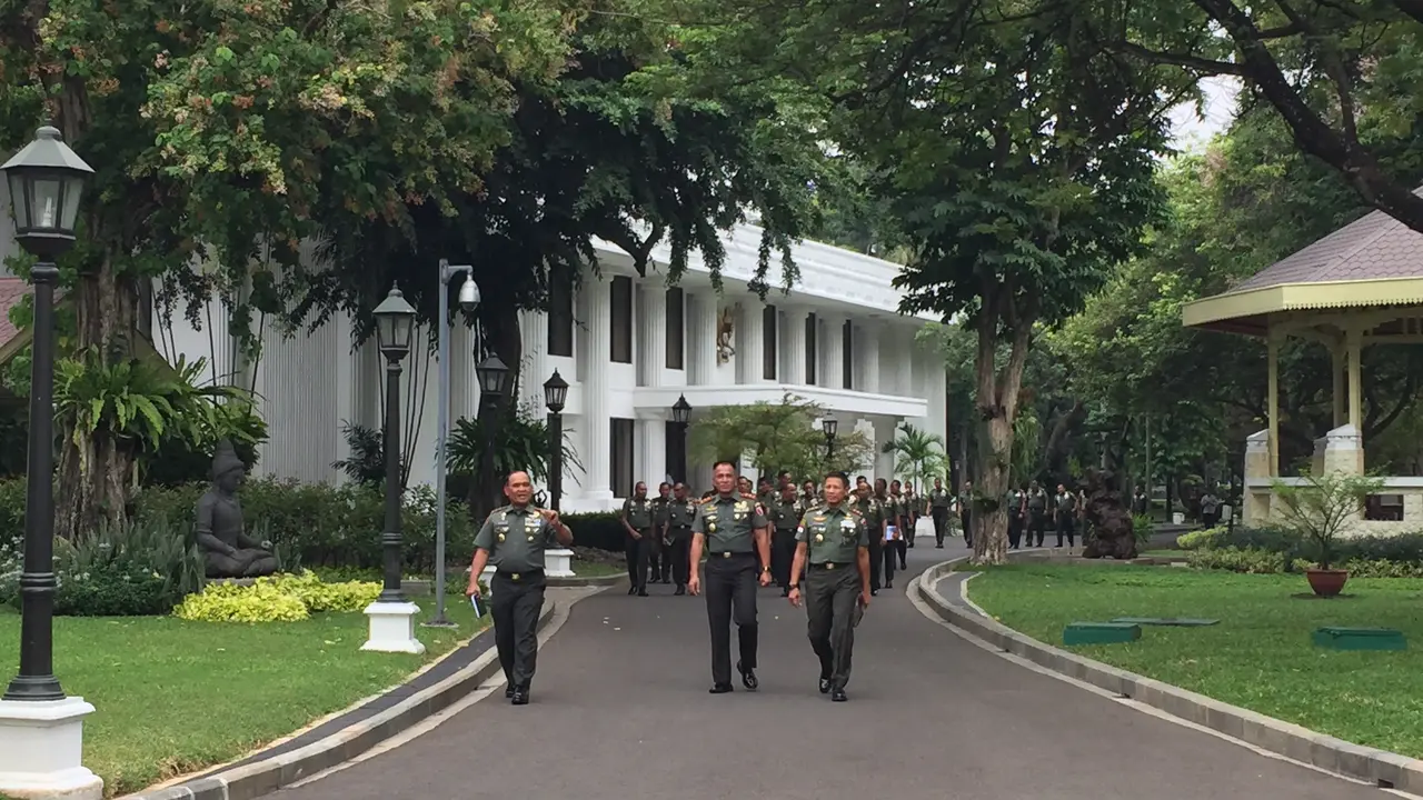 Jokowi kumpulkan Pangdam se-Indonesia di Istana.