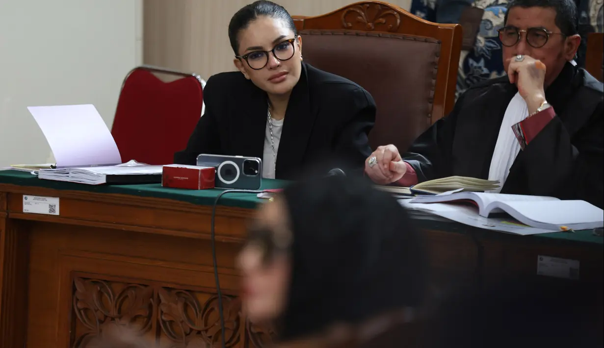 Nikita Mirzani, terdakwa kasus dugaan pemerasan dan pengancaman terhadap Reza Gladys kembali menjalani persidangan di Pengadilan Negeri Jakarta Selatan, Kamis (7/8/2025). (KapanLagi.com/Budy Santoso)