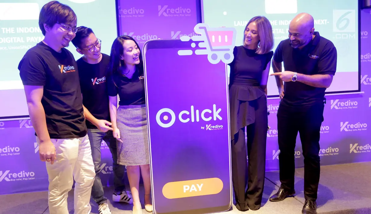 Jajaran Co-founder dan Head Kredivo berbincang dalam acara peluncuran Zero-click checkout di Jakarta, Selasa (20/8/2019). Zero-click merupakan sebuah inovasi Kredivo yang memastikan pengalaman berbelanja lebih cepat dan sederhana yang dioptimalisasi melalui mobile phone. (Liputan6.com/HO/Ading)