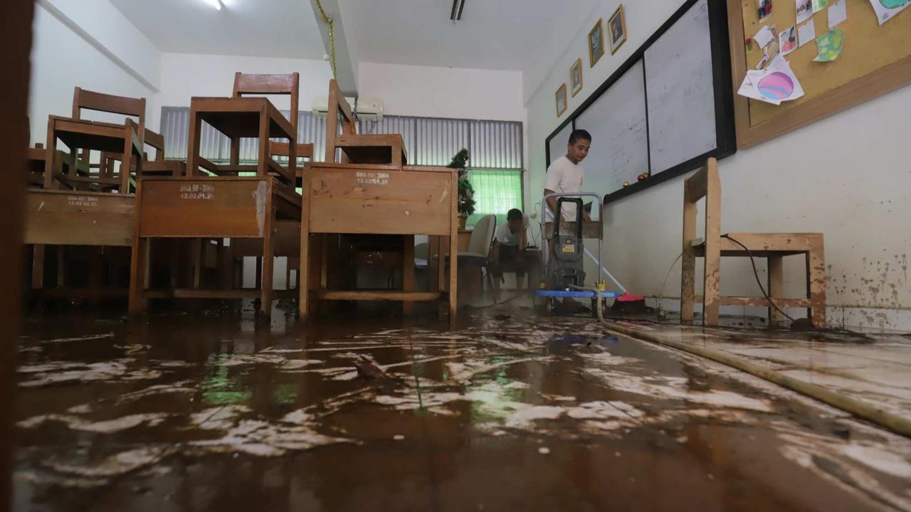 Banjir di SMAN 60 Jakarta mulai surut