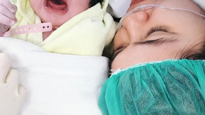 Potret Persalinan Indah Indriana (Instagram/@indahindriana)