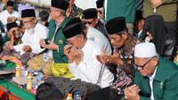 Para warga bersama PCNU Kabupaten Demak, menggelar permohonan doa atau Istighosah kepada Tuhan agar bencana sirna. Kegiatan tersebut pun dihadiri Menteri Pekerjaan Umum (PU) Dody Hanggodo (Istimewa)