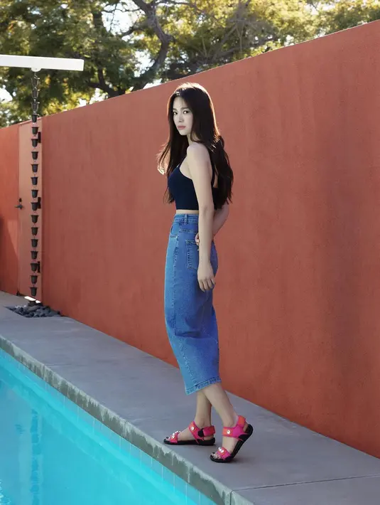 Di tengah pandemi yang menyerang berbagai belahan dunia, Song Hye Kyo belajar untuk menghargai sesama, terutama mereka yang telah memberikan perlindungan kepadanya selama ini. (Instagram/kyo1122)