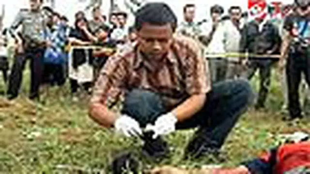 Seorang pelajar di Sukabumi, Jabar, tewas mengenaskan dengan sejumlah luka akibat senjata tajam. Korban tewas usai dikeroyok puluhan pelajar lainnya. 