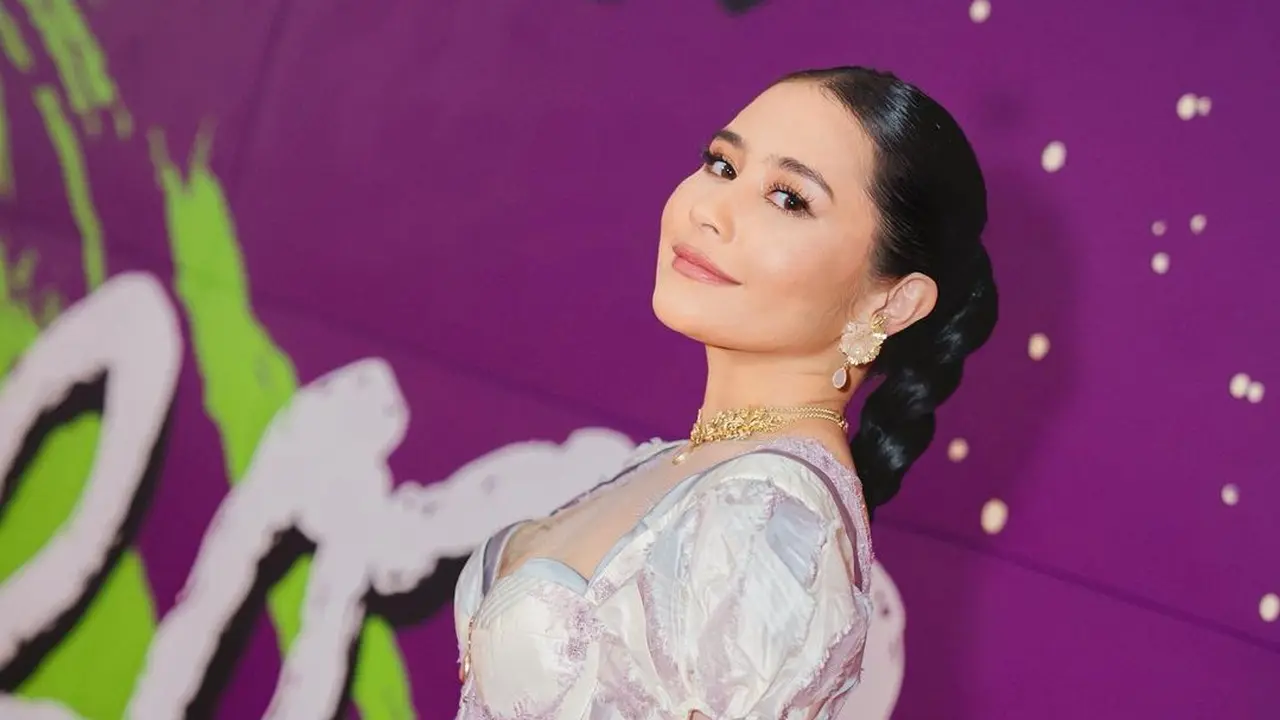 Prilly Latuconsina Tampil Youthful dan Anggun Berkebaya di FFI 2022, Parasnya Disebut Mirip Kylie Jenner