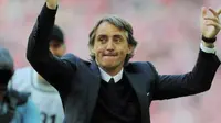 Kegembiraan manajer Manchester City Roberto Mancini usai timnya mengalahkan Stoke City 1-0 di final FA Cup yang berlangsung di Wembley Stadium, 14 Mei 2011. AFP PHOTO / ANDREW YATES