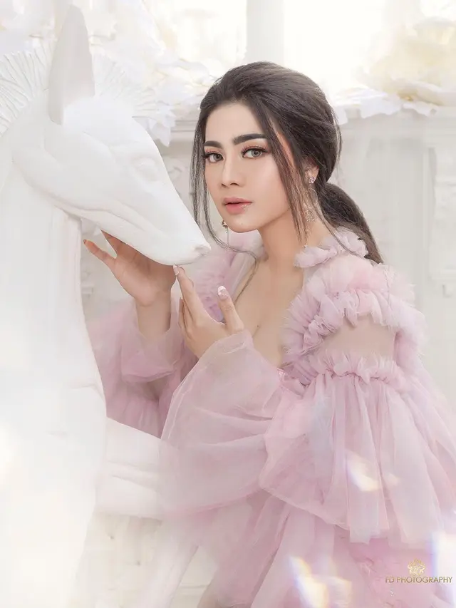 Syok Lihat Foto Sendiri, Ini 6 Pemotretan Felicya Angelista yang Bikin Pangling