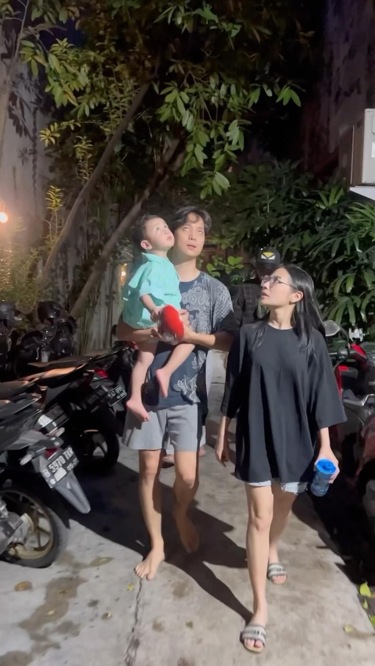 7 Potret Prilly Latuconsina dan Dikta Momong Rayyanza, Vibesnya bak Satu Keluarga