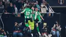 Antony mencetak gol lewat aksi cerdasnya. Berawal dari skema tendangan bebas Marc Roca, Antony menuntaskan peluang dengan sepakan chip indah melewati kiper Dominik Greif. (AFP/Cristina Quicler)