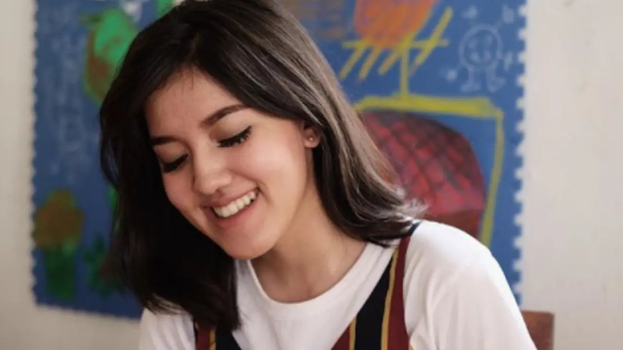 Bergaya Sesuai Umur, Makeup Simpel Ify Alyssa yang Bisa Ditiru