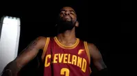 Logo Goodyear akan terpampang di sisi kiri jersey Cleveland Cavaliers pada musim 2017/2018. (Bola.com/Twitter/darrenrovell)