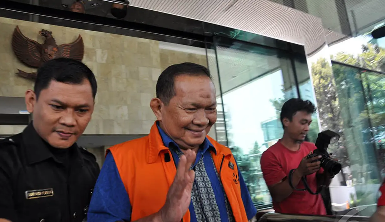Berkas pemeriksaan tersangka kasus dugaan suap penanganan perkara korupsi bantuan sosial di Pemerintahan Kota Bandung tersebut dinyatakan lengkap dan dilimpahkan ke tahap 2 (P21). (Liputan6.com/Miftahul Hayat)