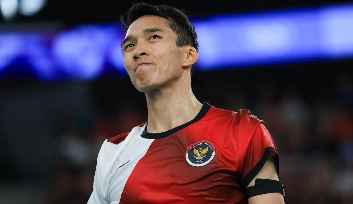 <p>Reaksi kecewa pebulutangkis Indonesia, Jonatan Christie saat menghadapi wakil India, Lakshya Sen pada laga terakhir Grup L nomor tunggal putra cabor bulutangkis Olimpiade Paris 2024 di Porte de la Chapelle Arena, Paris, Rabu (31/7/2024). Jonatan Christie kalah straight-game 18-21, 12-21. (Dok. NOC Indonesia/Naif Muhammad Al'as)</p>