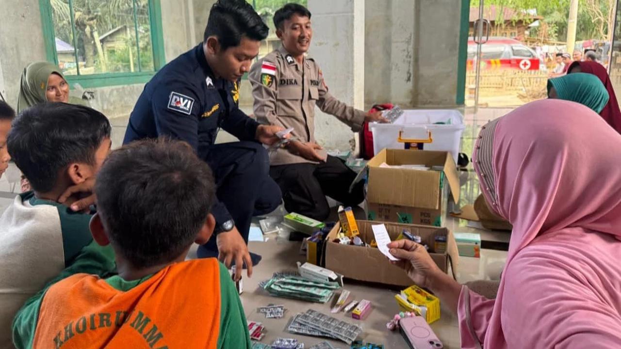 FOTO: Aksi Kemanusiaan Polri Bantu Pemulihan Korban Banjir Aceh