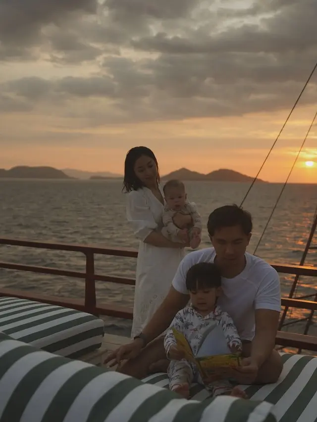 Outfit Santai Nikita Willy saat Liburan ke Labuan Bajo. [@nikitawillyofficial94]