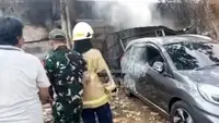 Mobil Terparkir di Tebet Terbakar