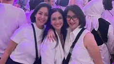 Dalam rangka merayakan ulang tahun ke-38, Kahitna menggelar konser bertajuk "2 Tahun Menuju 40”. Tak hanya dihadiri penggemar dari kalangan biasa, konser Kahitna juga kedatangan beberapa artis. Di antaranya Lulu Tobing, Ersa Mayori dan Novita Angie. (Liputan6.com/IG/@ersamayori)